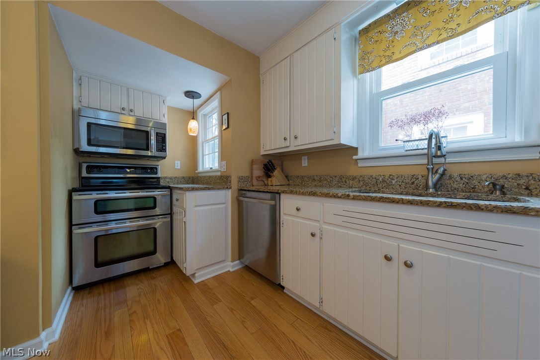 2465 Traymore Road Cleveland, OH 44118 - Photo 11 of 34 The Kitchen is light and bright with plenty of incoming natural light and is decorated in today's colors