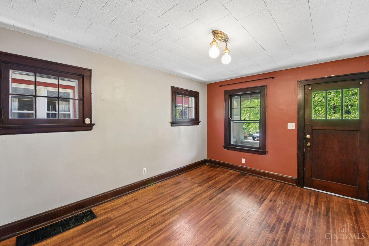 4568 Innes Avenue Cincinnati, OH 45223 - Photo 5 of 40