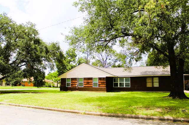 $279,999 | 1800 Leggett Drive, Galena Park, TX 77547