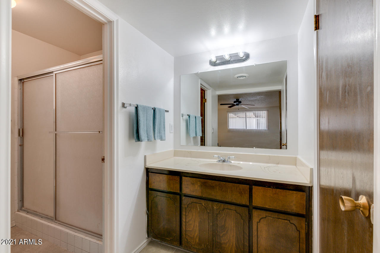 2205 North Recker Road Mesa, AZ 85215 - Photo 16 of 31 Master Bath