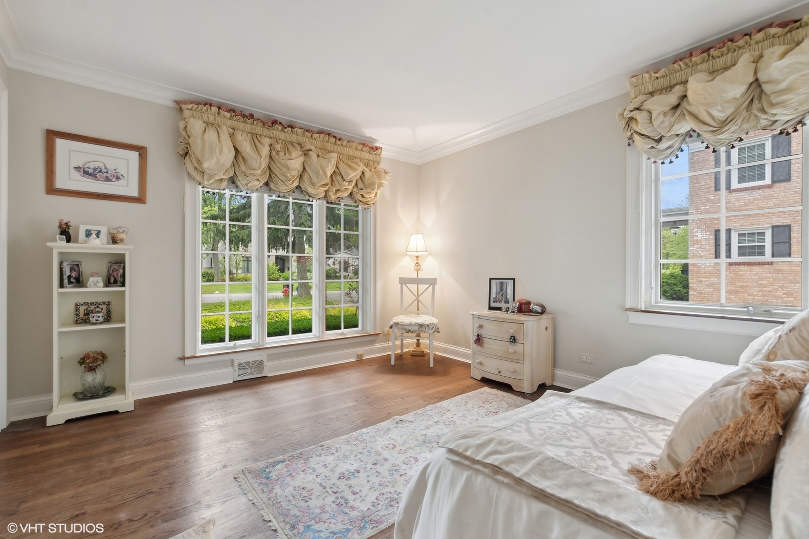 1224 Ridgewood Drive Northbrook, IL 60062 - Photo 20 of 34 a bedroom with a bed and a large window