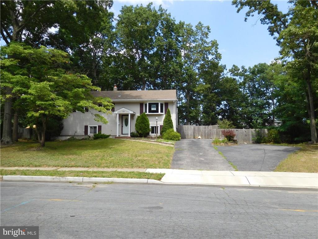 55 Darien Road Howell, NJ 07731 - Photo 2 of 36