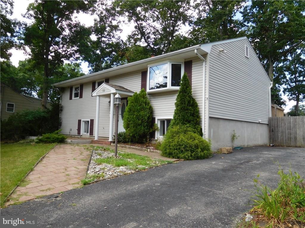 55 Darien Road Howell, NJ 07731 - Photo 12 of 36