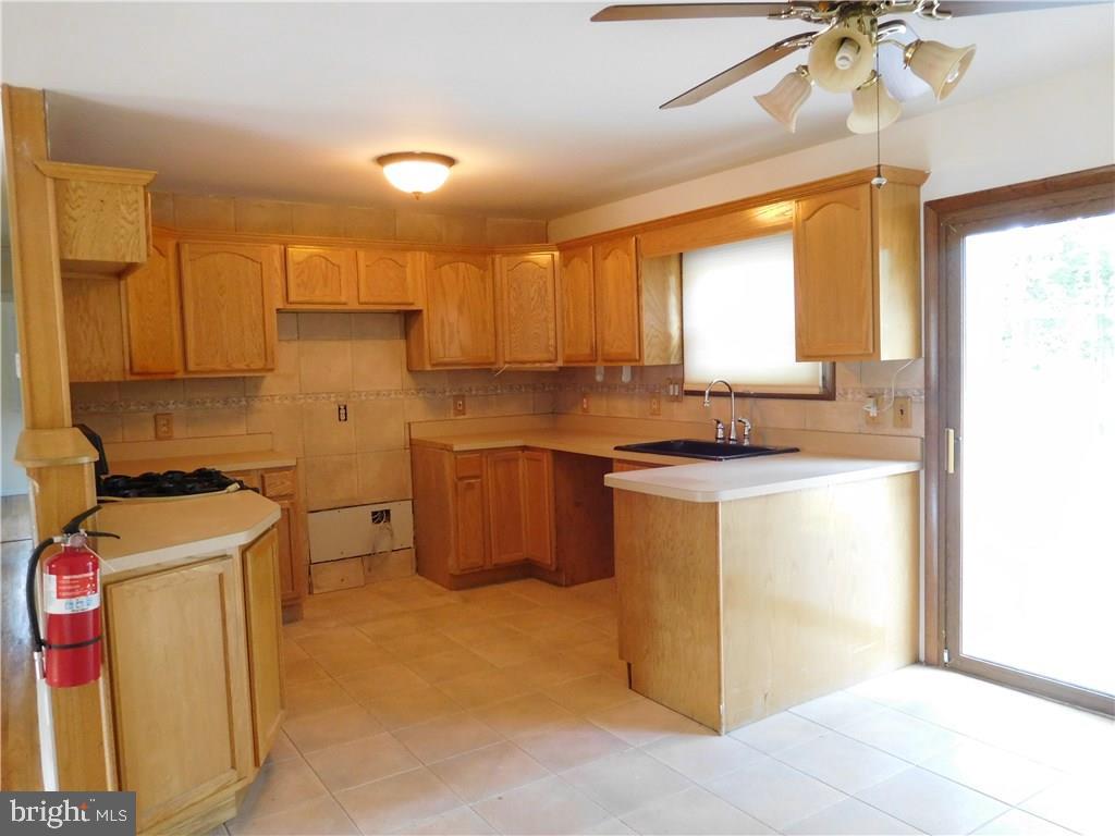 55 Darien Road Howell, NJ 07731 - Photo 17 of 36