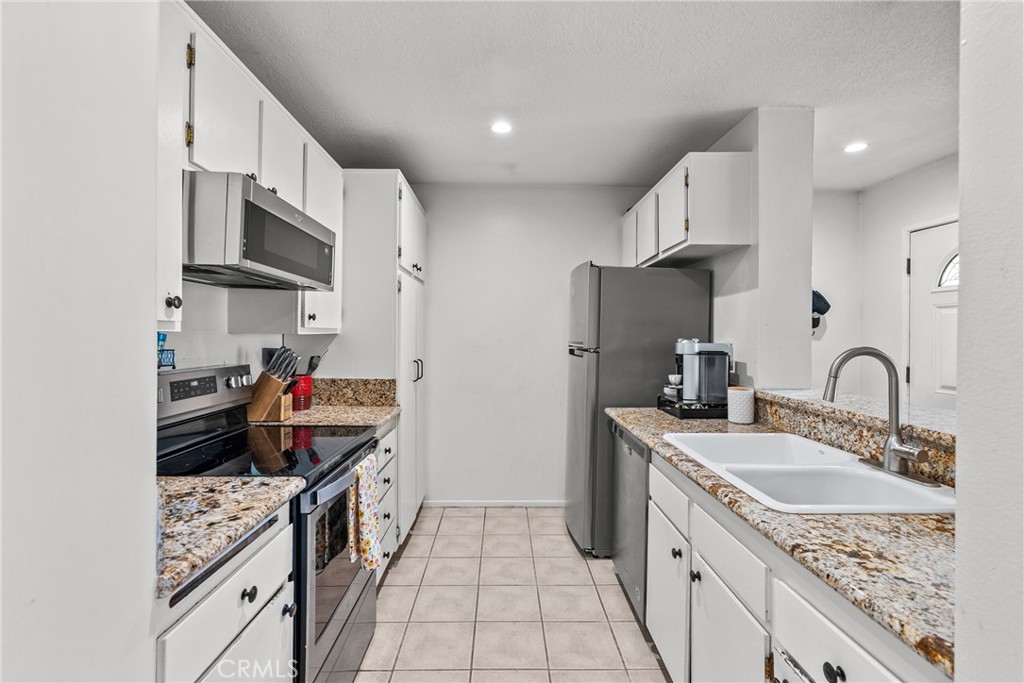 25736 Player Drive, Unit R4 Valencia, CA 91355 - Photo 3 of 50