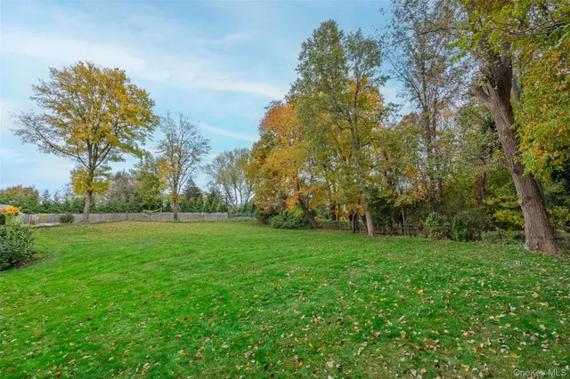 $1,799,900 | 37 Peppermill Lane, Dix Hills, NY 11746