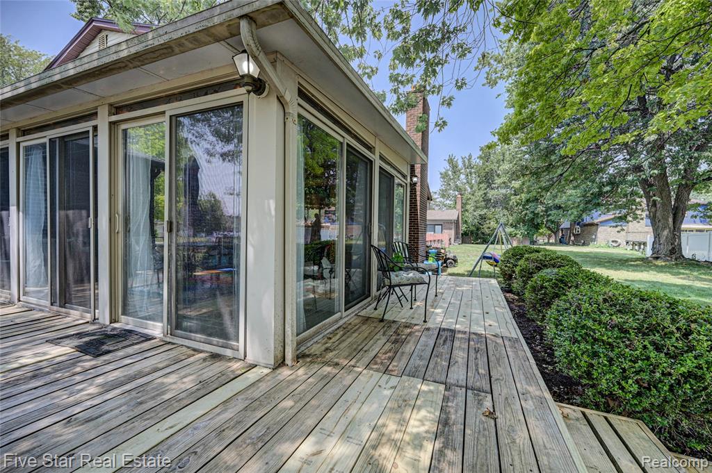 21953 Hall Road Trenton, MI 48183 - Photo 43 of 48 Gallery Image 43