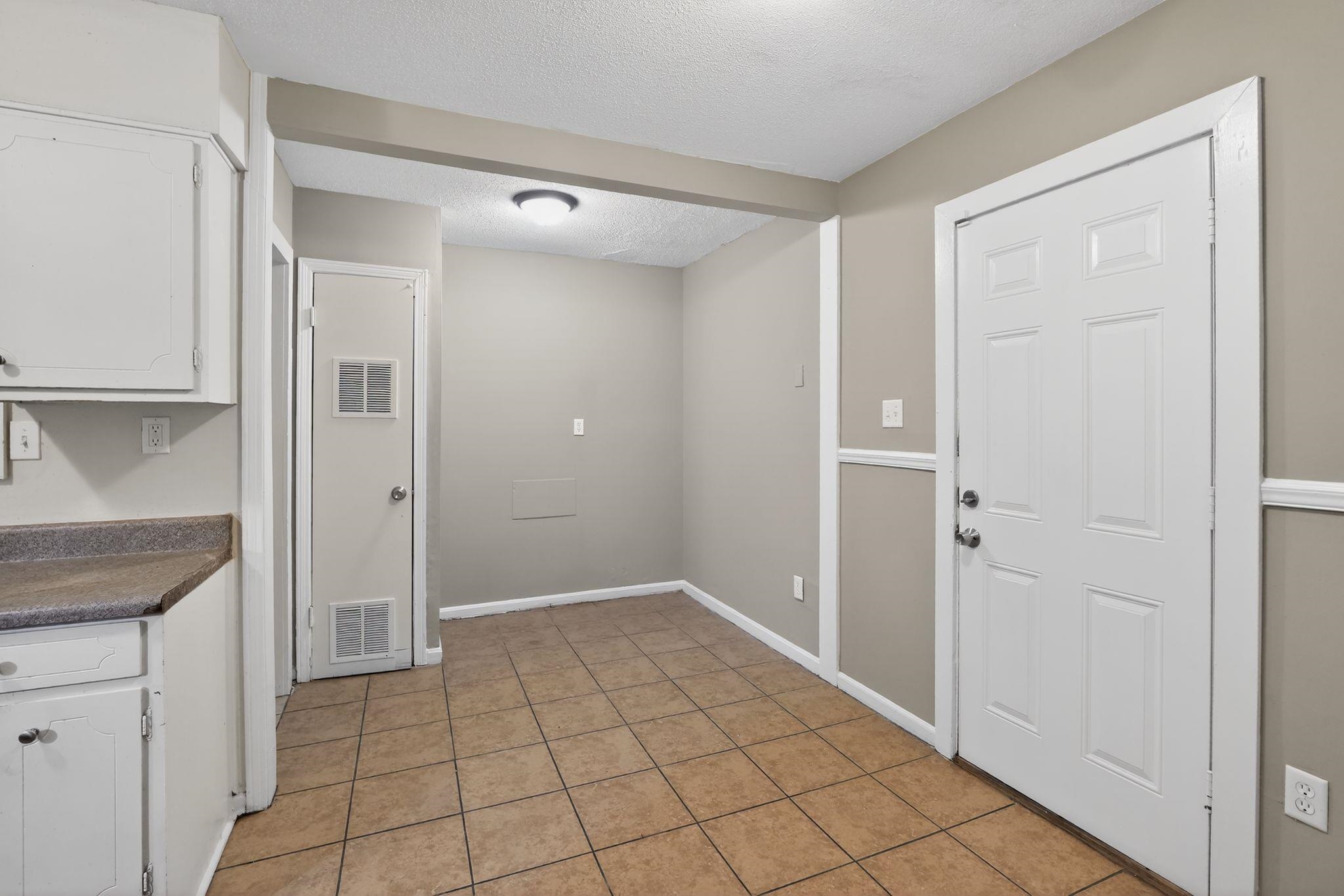 3741 Ridgemont Road Memphis, TN 38128 - Photo 14 of 32 Entryway featuring a textured ceiling and tile patterned floors