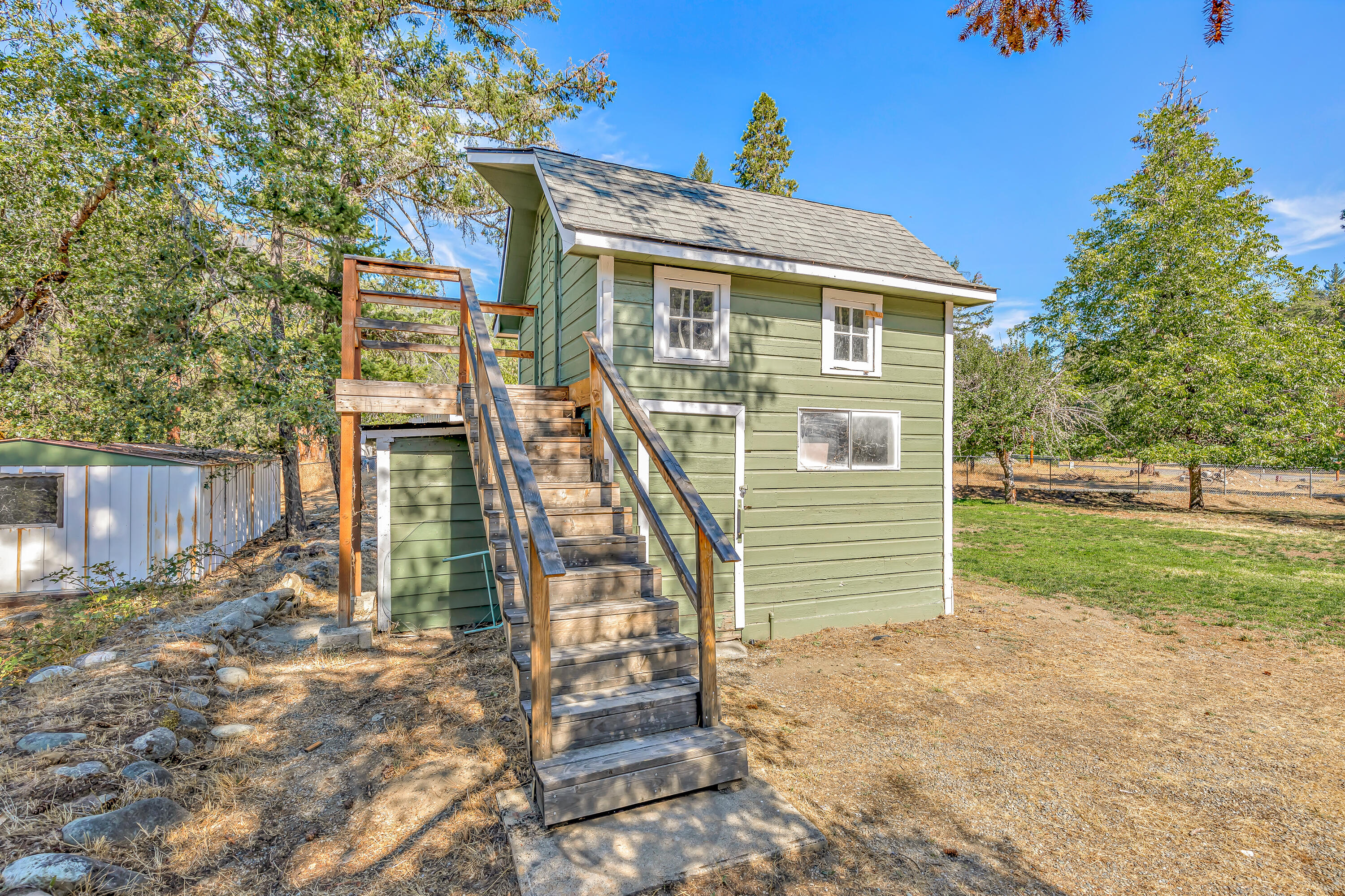 14350 Upper Applegate Road Jacksonville, OR 97530 - Photo 39 of 43 28