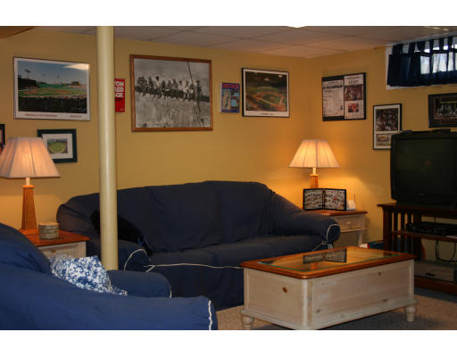 20 Seward Road Stoneham, MA 02180 - Photo 17 of 30 Gallery Image 17