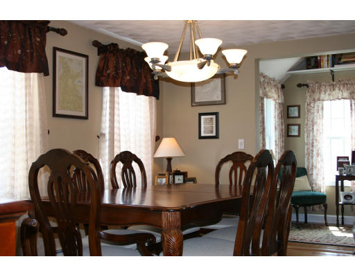 20 Seward Road Stoneham, MA 02180 - Photo 3 of 30 Gallery Image 3