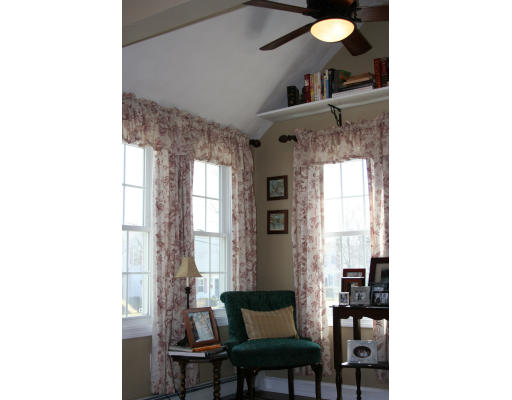 20 Seward Road Stoneham, MA 02180 - Photo 4 of 30 Gallery Image 4