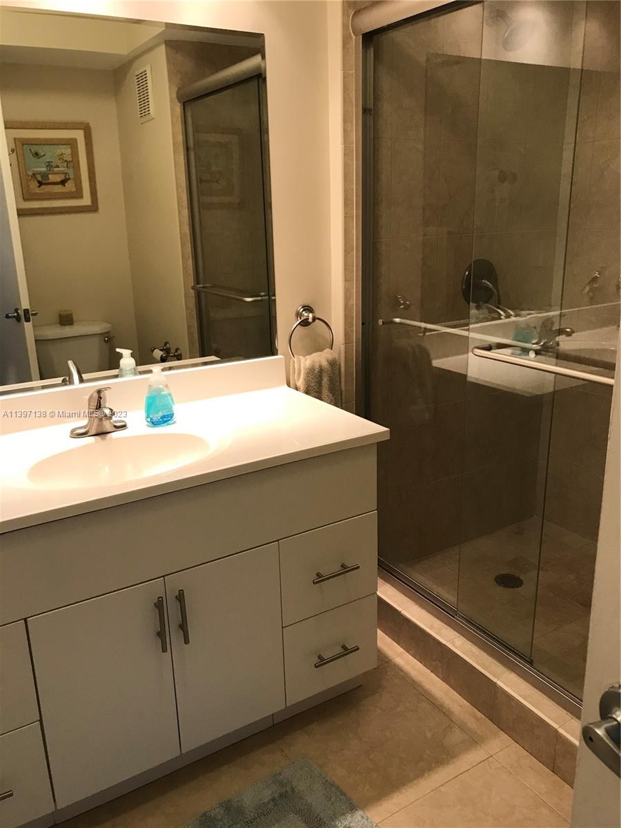 Bonaventure Weston, FL 33326 - Photo 13 of 14 a bathroom with a sink and a mirror