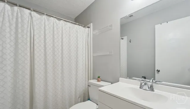 $2,400 | 520 Falcon Drive, Richmond Hill, GA 31324