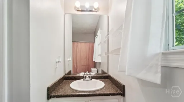 $2,400 | 520 Falcon Drive, Richmond Hill, GA 31324