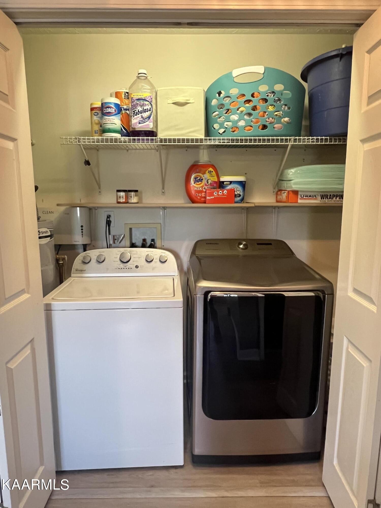 114 Bishop Street Alcoa, TN 37701 - Photo 12 of 20 a utility room with dryer and washer