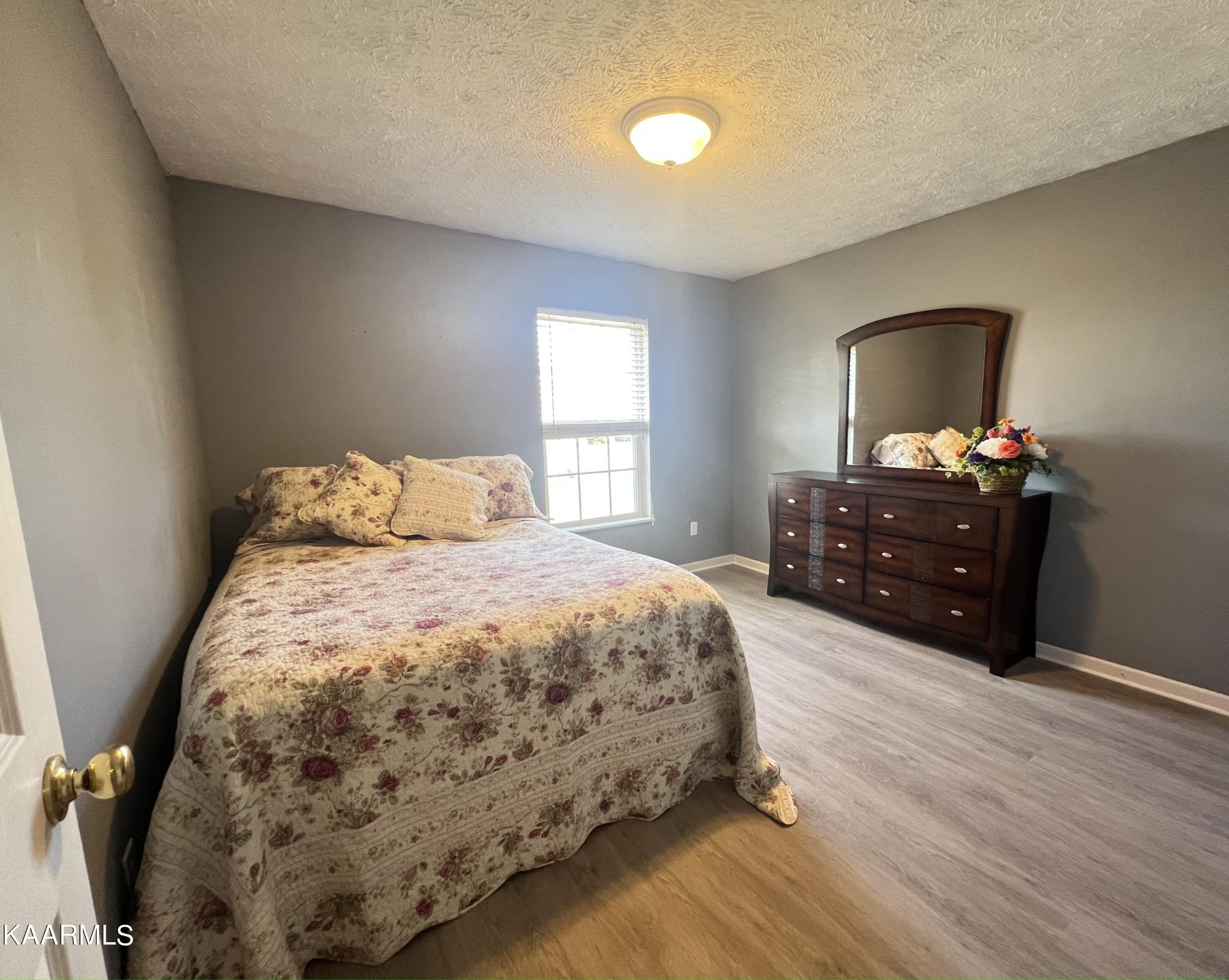 114 Bishop Street Alcoa, TN 37701 - Photo 18 of 20 a bedroom with a bed and a dresser