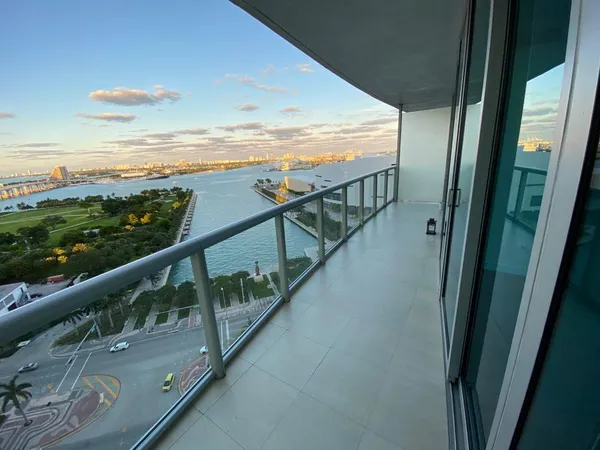 $3,580 | 888 Biscayne Boulevard, Unit 1611, Miami, FL 33132