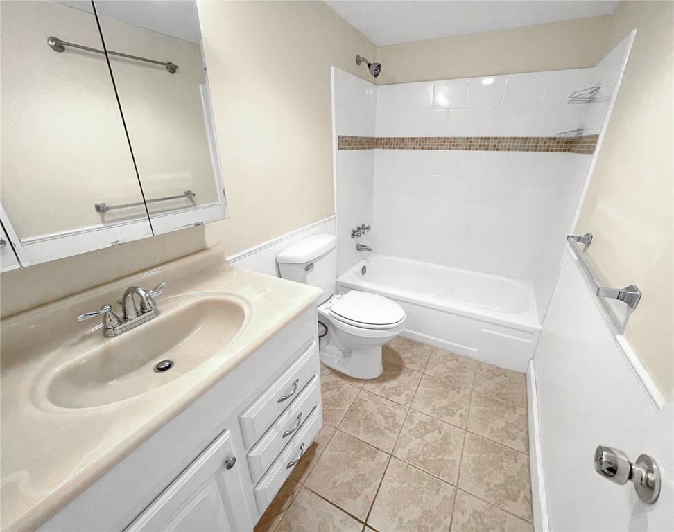 1400 Northeast 54th Street, Unit 208 Fort Lauderdale, FL 33334 - Photo 5 of 13