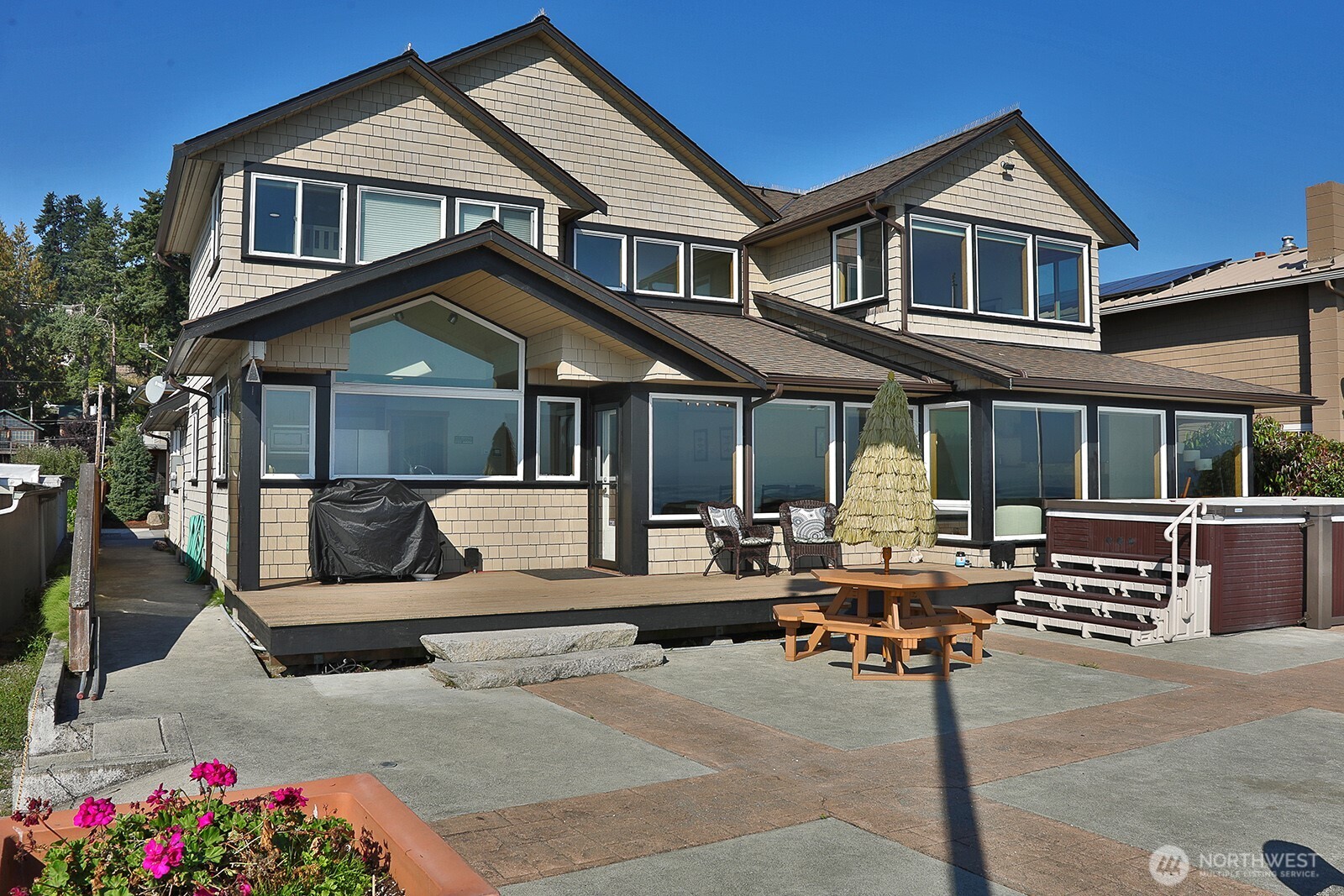 4913 Marshall Road Clinton, WA 98236 - Photo 5 of 40 a front view of a house with entertaining space