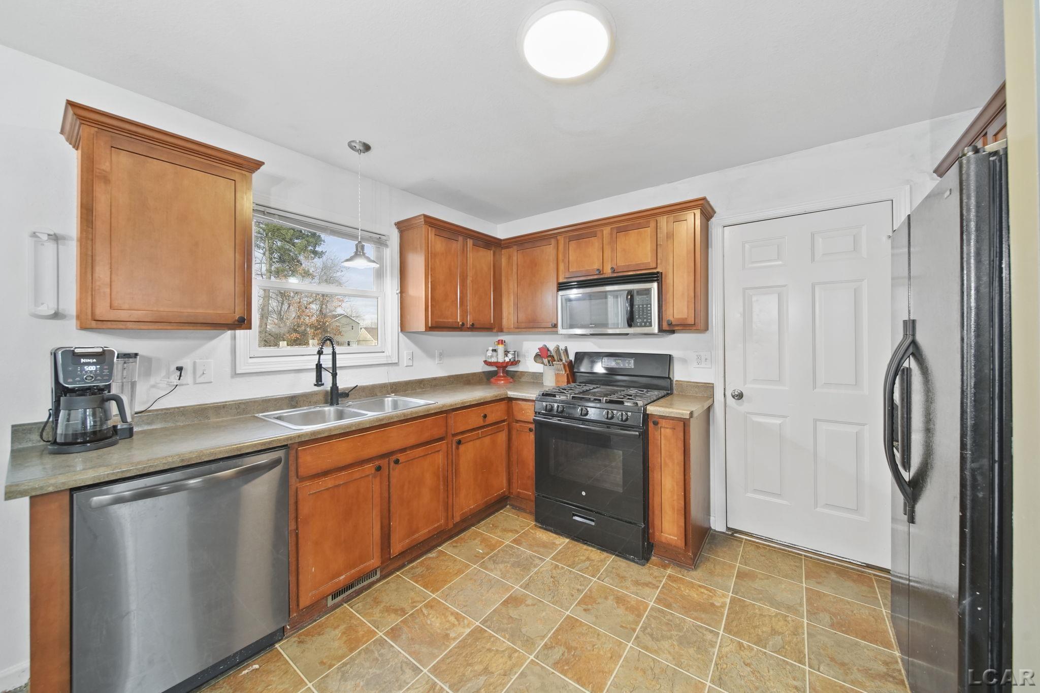 3540 Sutton Road Tecumseh, MI 49286 - Photo 10 of 44 50166020-06e0ea6f-952e-43a9-8019-1498d73283b3.JPG