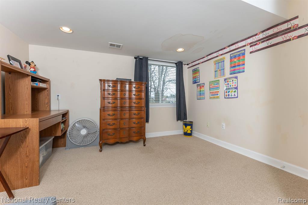 35810 Smithfield Road Farmington, MI 48335 - Photo 38 of 46