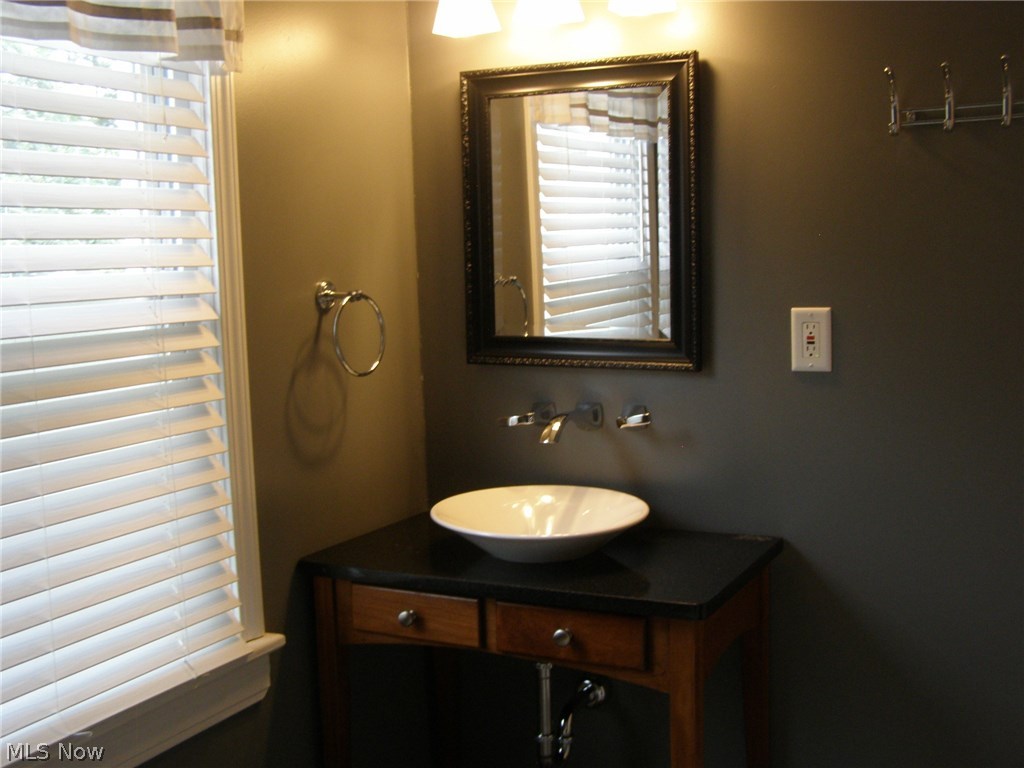 5120 Eastover Road Cleveland, OH 44124 - Photo 15 of 29 Gallery Image 15