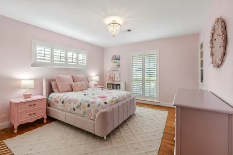 $615,000 | 5350 Dumfries Drive, Houston, TX 77096