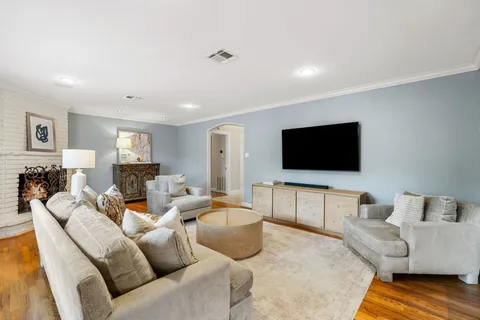 $615,000 | 5350 Dumfries Drive, Houston, TX 77096