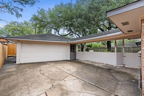 $615,000 | 5350 Dumfries Drive, Houston, TX 77096