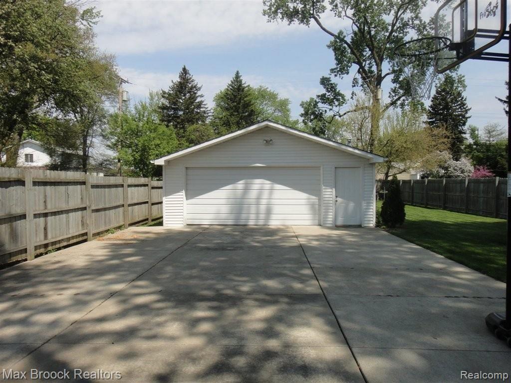 127 Woodside Road Royal Oak, MI 48073 - Photo 16 of 16 woodside 127 002.JPG