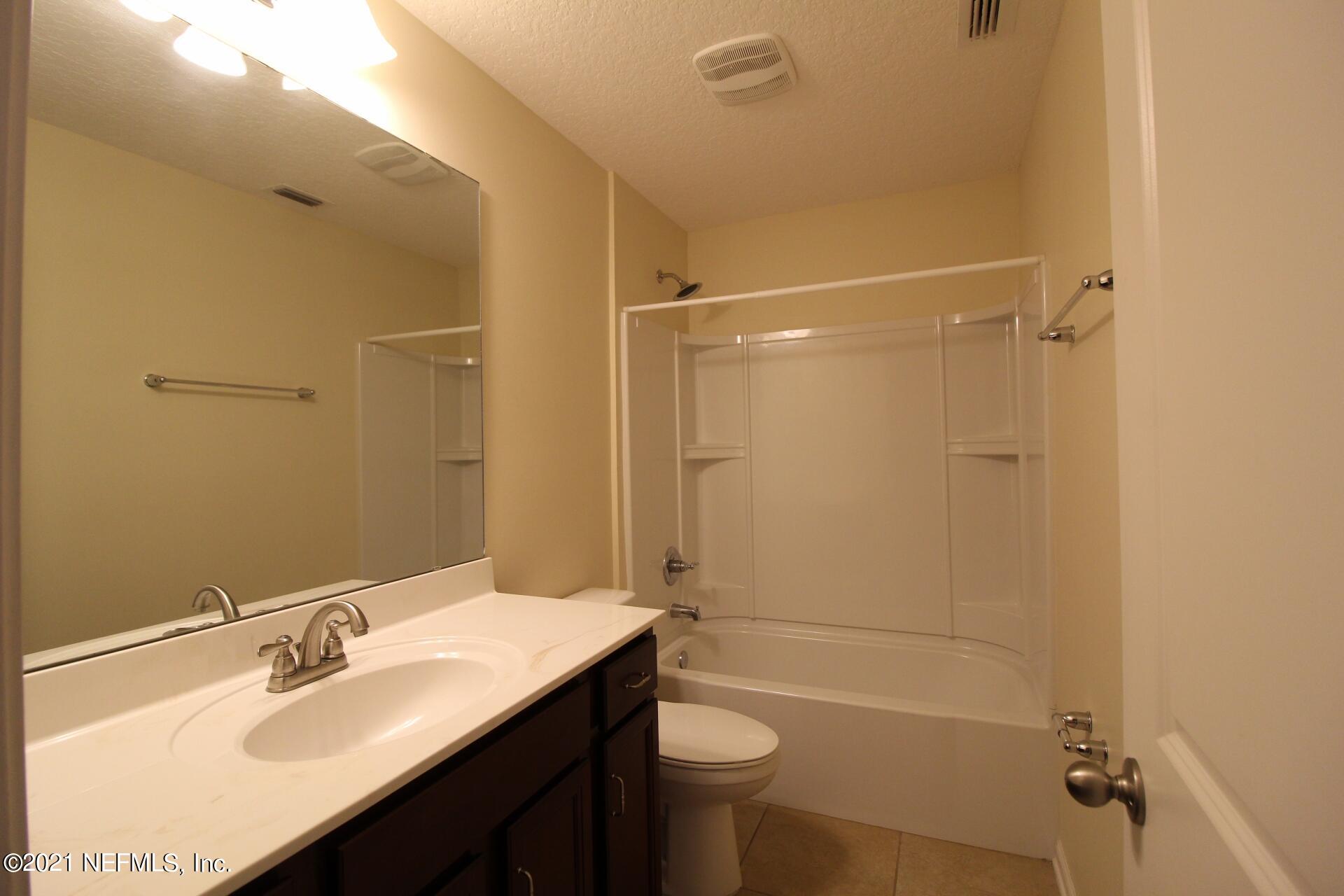 3207 Chestnut Ridge Way, Unit 18F Orange Park, FL 32065 - Photo 18 of 28 Upstairs bathroom