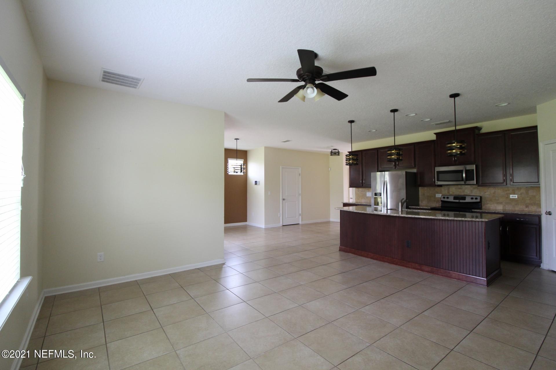 3207 Chestnut Ridge Way, Unit 18F Orange Park, FL 32065 - Photo 6 of 28 Living room