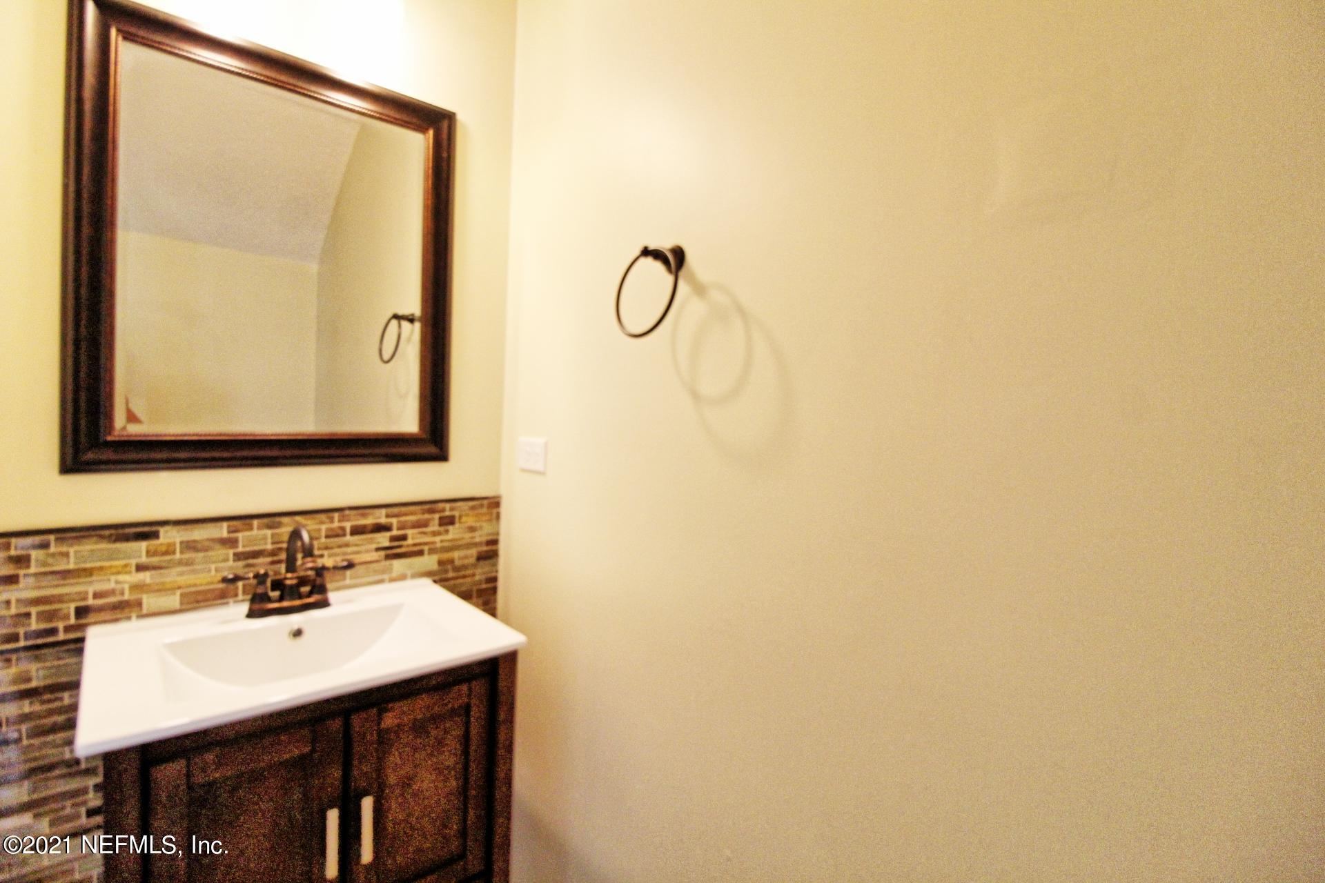 3207 Chestnut Ridge Way, Unit 18F Orange Park, FL 32065 - Photo 8 of 28 Guest bathroom