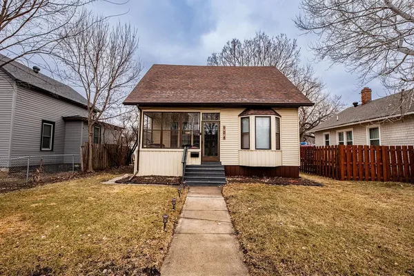 $199,900 | 904 12th Street North, Fargo, ND 58102