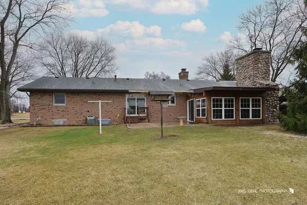 a view of yard with tree s