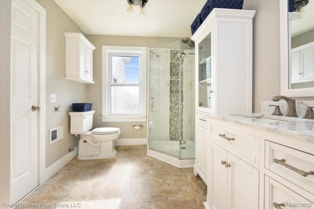 2910 Notten Road Grass Lake, MI 49240 - Photo 24 of 49 25-Bathroom.jpg