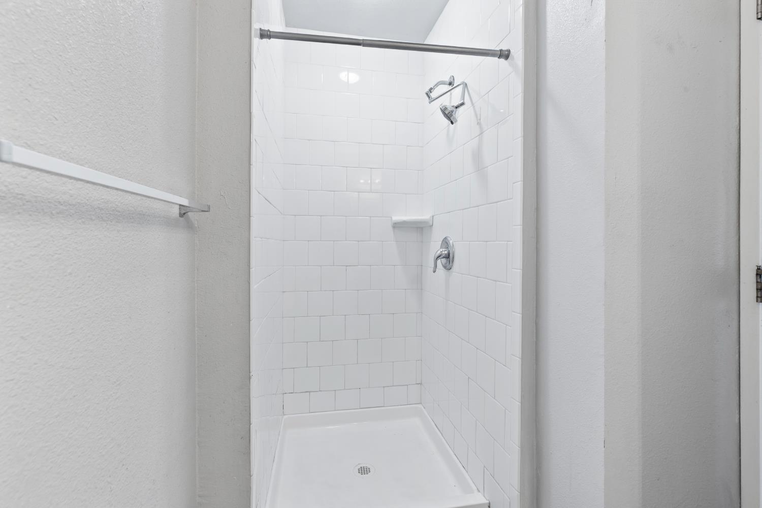 2525 Orwell Court Modesto, CA 95354 - Photo 23 of 33 a bathroom with a shower