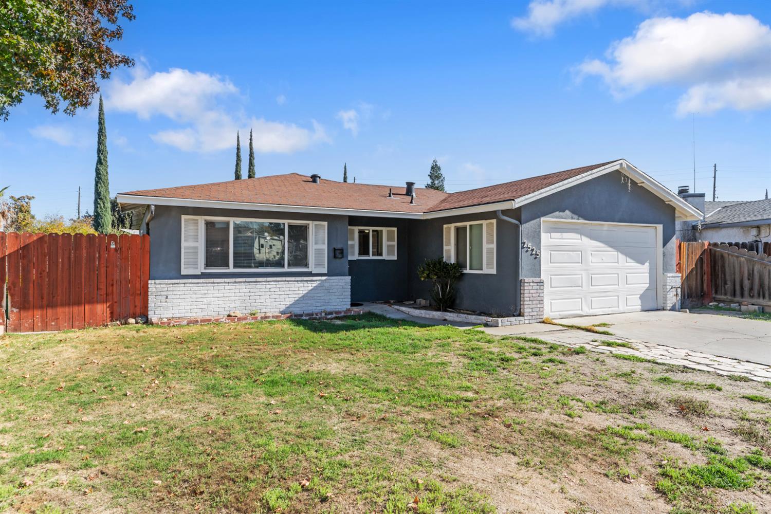 2525 Orwell Court Modesto, CA 95354 - Photo 32 of 33 a front view of a house with a garden