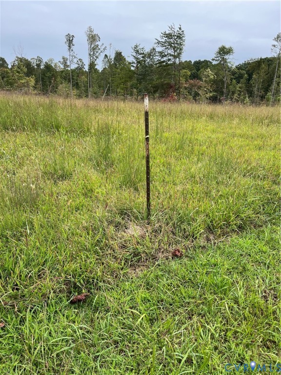 28 Aspen Grove Road Farmville, VA 23901 - Photo 2 of 8 a view of a lake with houses in the back