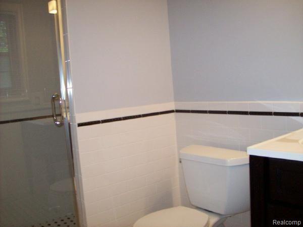 1172 Bedford Road Grosse Pointe, MI 48230 - Photo 17 of 21 Bathroom