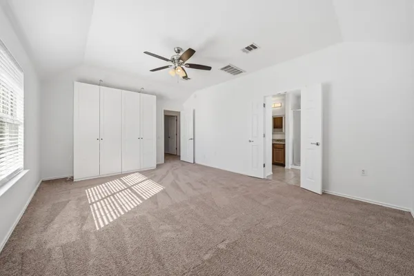 a view of empty room with ceiling fan