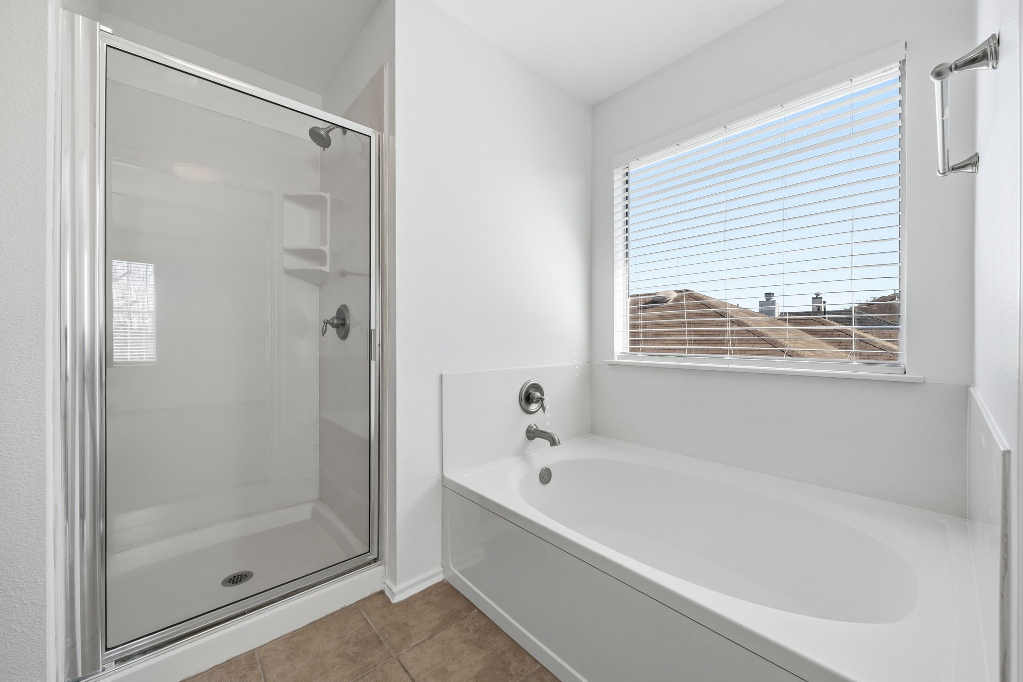 5712 Zachary Scott Street Austin, TX 78747 - Photo 25 of 28 Primary bath