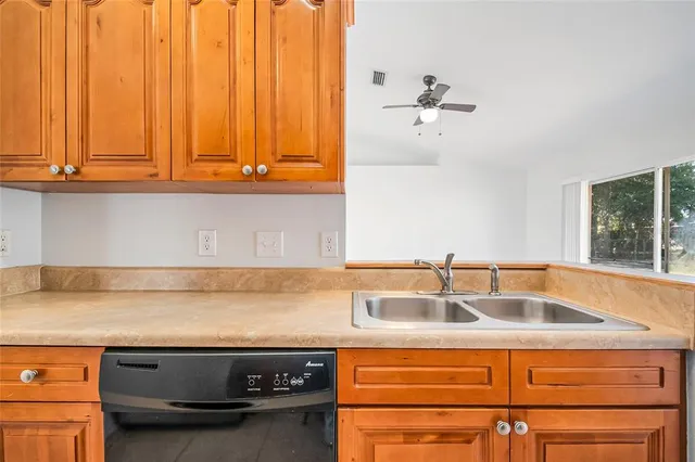 $2,200 | 2370 Pine Street, Oviedo, FL 32765