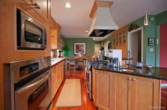 295 Booth Road Troy, MI 48085 - Photo 7 of 25 Kitchen