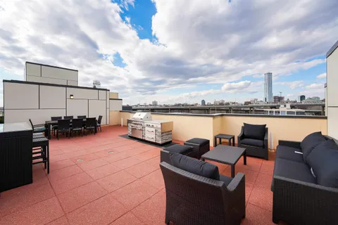 $2,475 | 333 Newark Avenue, Unit 501, Jersey City, NJ 07302
