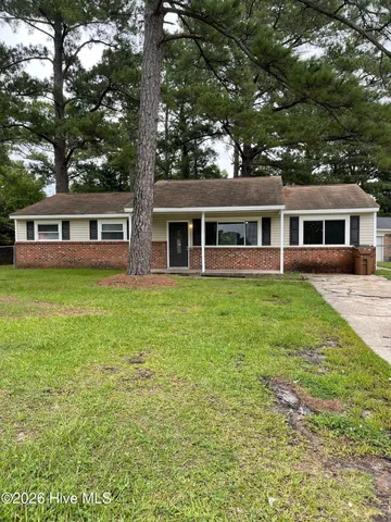 $1,350 | 101 Ivey Court, Jacksonville, NC 28540