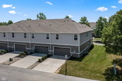 $319,900 | 7264 Governors Row, Avon, IN 46123