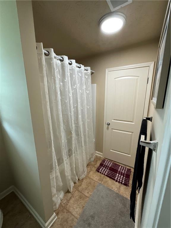 22 Pawnee Trail Fort Mitchell, AL 36856 - Photo 27 of 40 Upstairs Bathroom