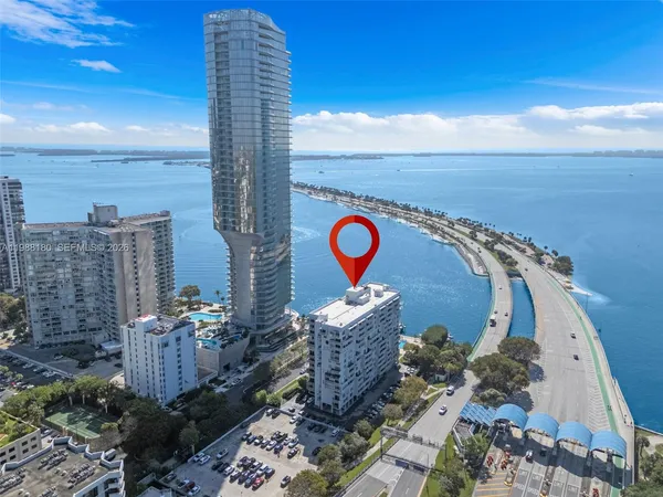 $2,450 | 150 Southeast 25th Road, Unit 8H, Miami, FL 33129